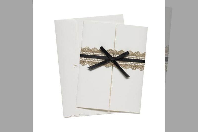 Bridebook.co.uk-Papteterie-Eugénie-wedding-stationery-lace-design