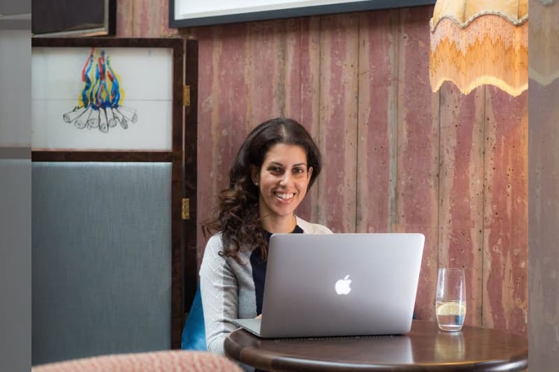 bridebook.co.uk-karen cinnamon at her laptop