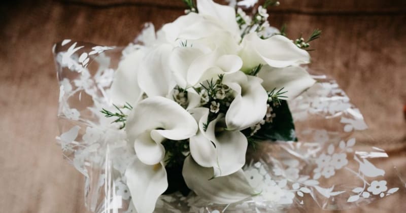 White flowered bouquet 