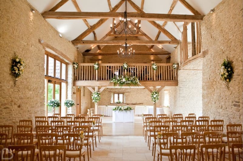 29 Beautiful Barn Wedding Venues In South West England Bridebook Co Uk Kingscote Barn