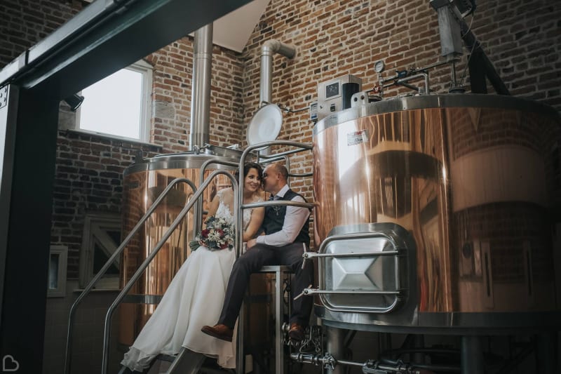 newlyweds kiss in peasantry brewery