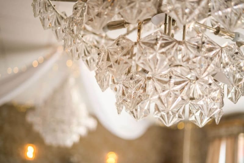 Close up picture of a chandelier.
