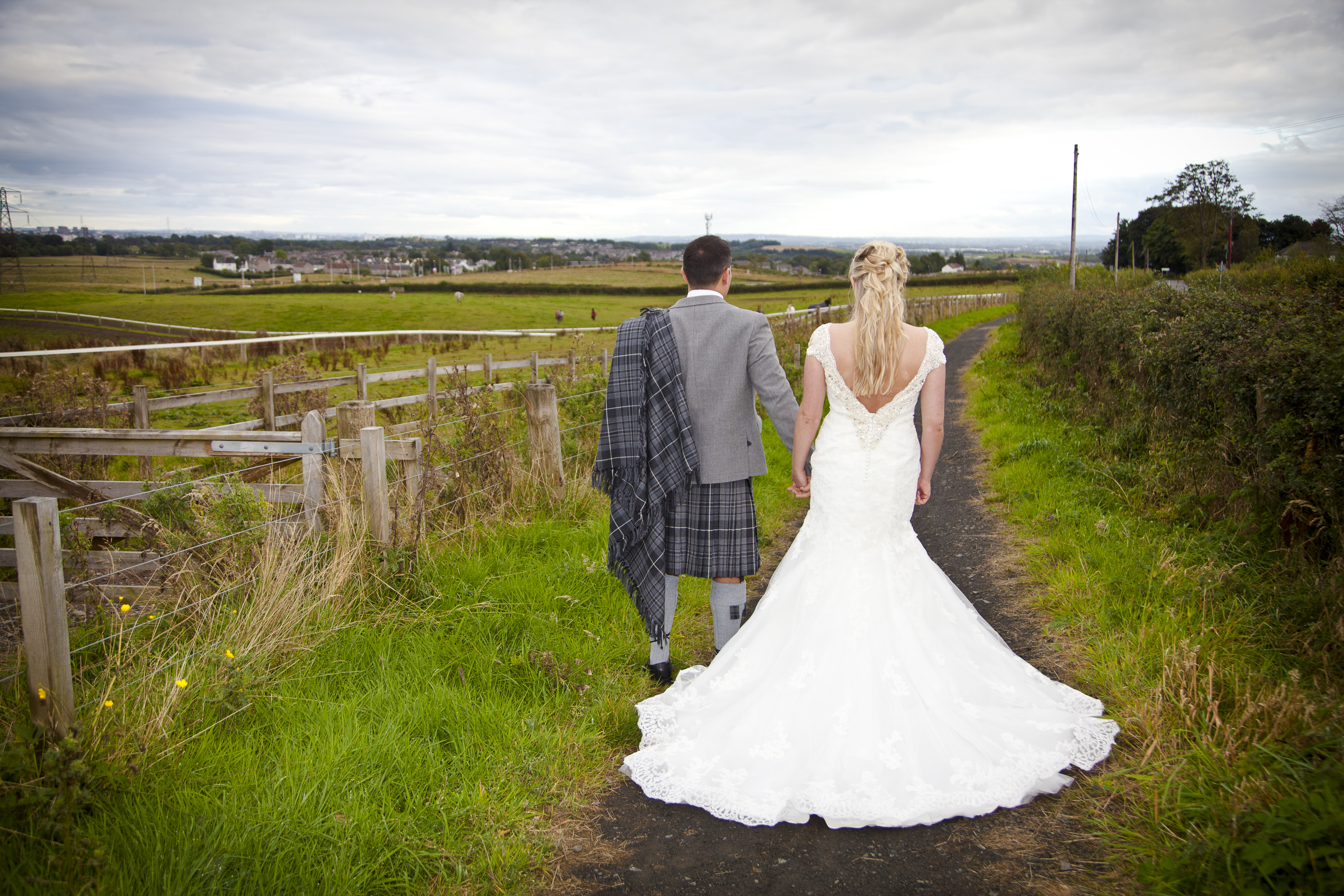 Gerard & Rhona in Renfrewshire (Horse Drawn Carriage + Kilts)