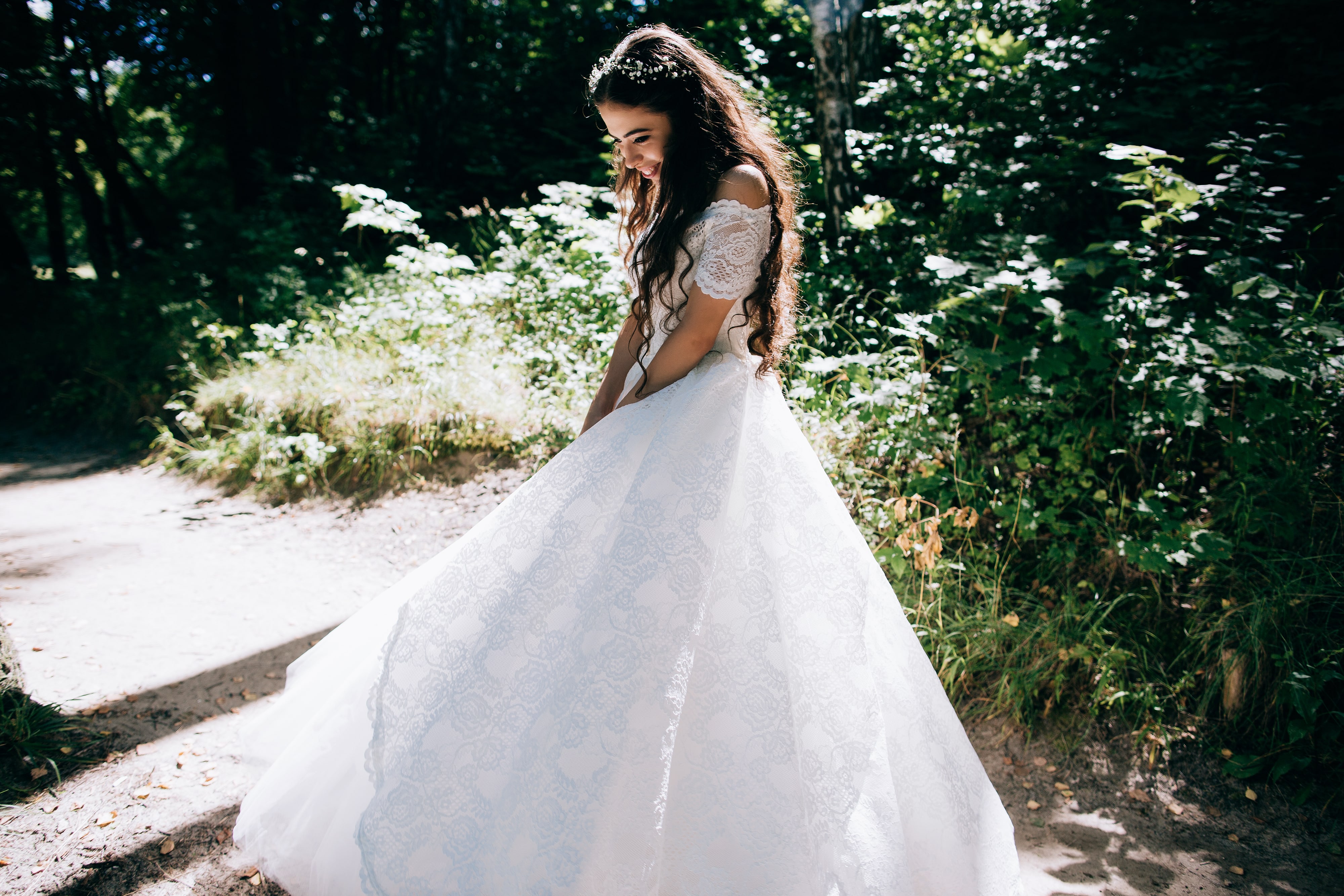 9 Tips To Consider When Shopping For Your Wedding Dress