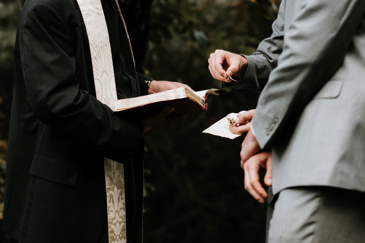 How to Book a Wedding Officiant