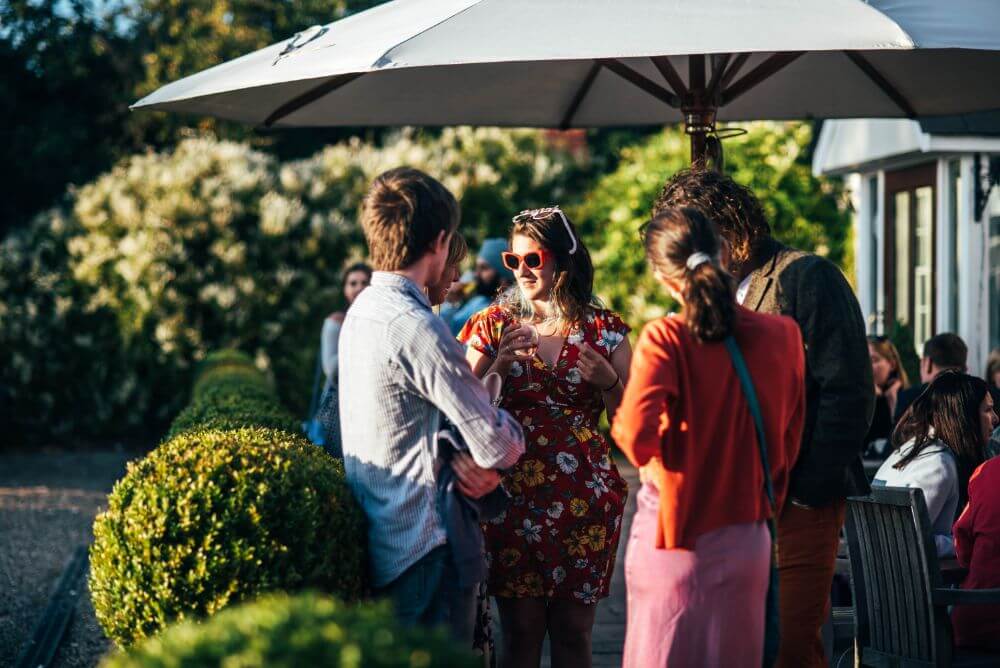 The guests chat in the terrace.