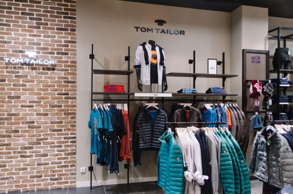 Торговая мебель для магазинов одежды