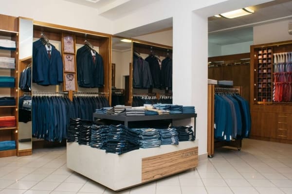 Торговая мебель для магазинов одежды