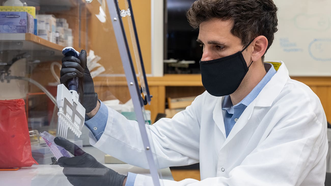 César de la Fuente, Ph.D., a Presidential Assistant Professor in Psychiatry, Microbiology, and Bioengineering, is leading a team to develop an electrode that can be easily printed at low cost to provide COVID-19 test results from your smart phone.