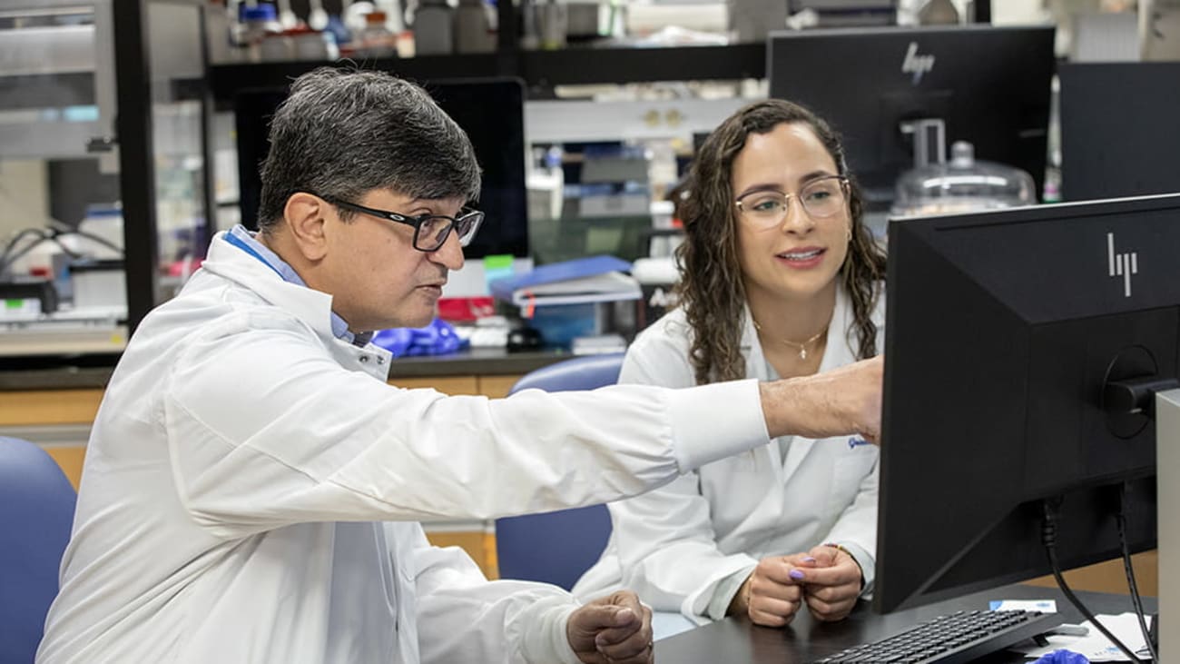 Dr. Anand Mehta (left) and Dr. Shaaron Ochoa-Rios (right) in the laboratory. Photograph by Sarah Pack.