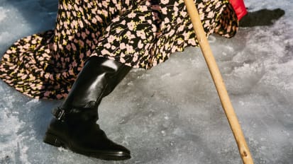 Stay alert to avoid falls that can cause serious injuries, UT Southwestern orthopedist says