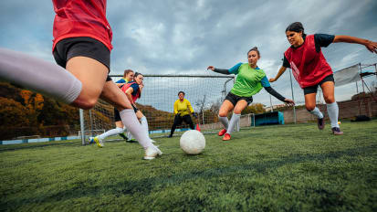 Hormonal Birth Control Might Reduce Female Athletes’ ACL Tears