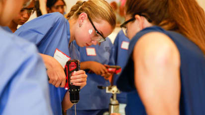 Mock Surgeries Show Young Women That There’s Room for Them in the Orthopedics Field