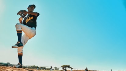 UT Southwestern Surgeon offers Insight on Elbow Injuries Among Young Baseball Players