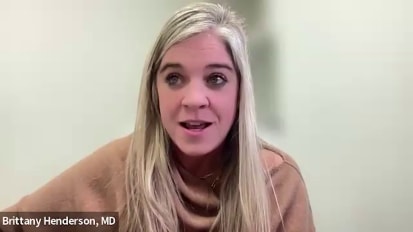 What persistent hypothyroid-related symptom do you look for to suggest T4 monotherapy may not be the optimal approach?
