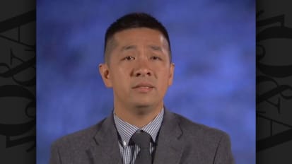 Qual é a razão para incluir este paciente no estudo de fase II do cabozantinibe ou de outros TKIs se ela já passou por cirurgia e quimioterapia, mas demonstra a progressão da doença para o estágio IV após dois ciclos de quimioterapia citotóxica?