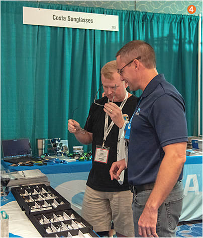 ➍ Attendees check out the latest offerings in the OMS exhibit hall.