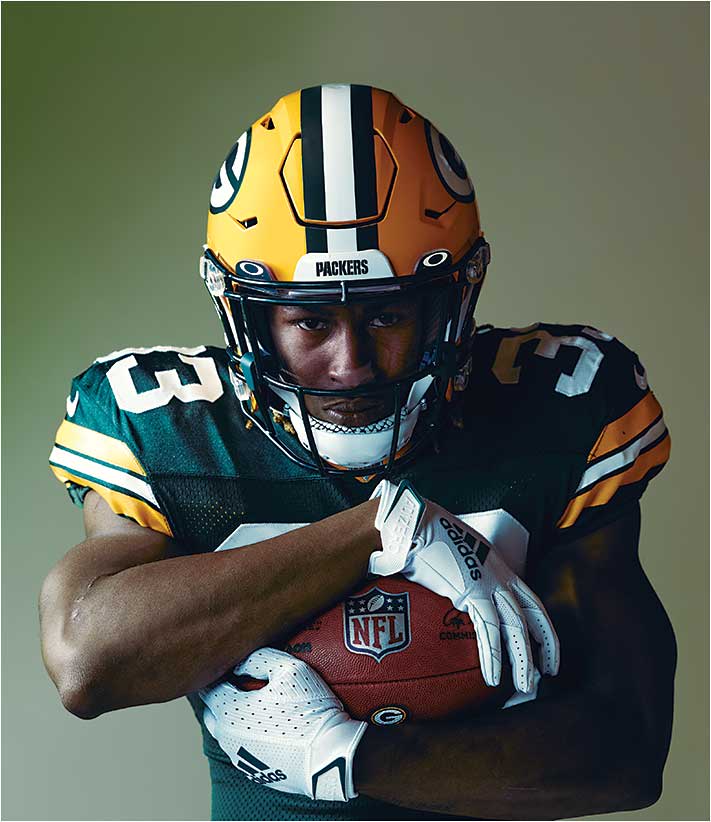 Aaron Jones in the Oakley Football Prizm Clear Shield from Luxottica. PHOTO: COURTESY OF OAKLEY