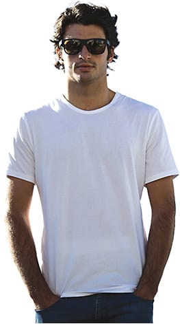 FORMULA FOR SUCCESS
Spanish professional Formula One driver Carlos Sainz sports Smith model Lowdown in matte black. Smith has signed Sainz as brand ambassador, and he will wear the Smith Lowdown sunglasses from Safilo as he crosses the globe during the 2017 Formula One season, beginning March 26.