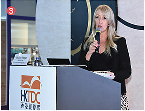 ➌ EB editor Erinn Morgan gives a U.S. fashion trends presentation at the Fair.