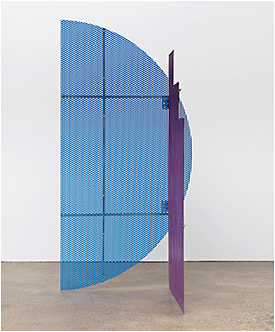 Oxydo O.No.2., Berendes’ design (and the inspiration for the others in the collection) + one of her untitled works (Photo: Jens Ziehe)