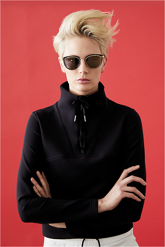 ON THE EDGE
Moncler Lunettes style ML0045 from Marcolin makes a strong statement with flat mirrored lenses and a special frame front construction created by the double overlap of metals.