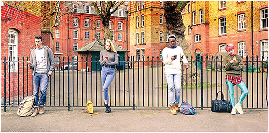 Nearly 9 out of 10 people (87%) in their 20s use two or more devices simultaneously
(source: The Vision Council)