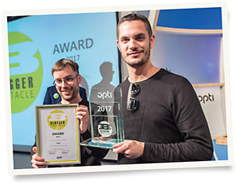 Aris Rubio and Alex Gomez of lool eyewear, winner of the premiere Blogger Spectacle