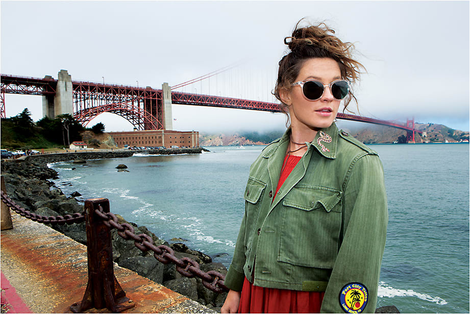 Pro surfer Lindsay Perry wears sunglass style Crosstown from SPY Optic, with its proprietary Happy Lens. Happy Lens is available in a range of Rx’s