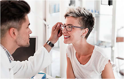 Whether the patient needs glasses is one of the most frequently asked questions. 
Dusko/stock.adobe.com