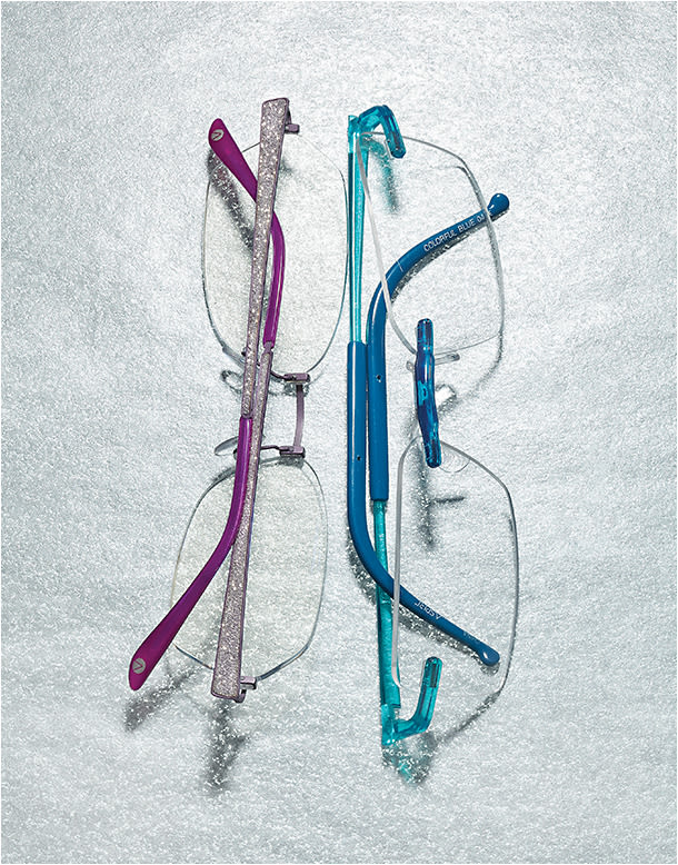 GLITTER FORMATION
(From left) HOYA’s Distortion-Free Optics lens system, featuring the award-winning Avantek Mounting System—a patented frame-and-edged-lens technology with no drill holes into the lens—is married with a glitter-encrusted frame design plus HOYA’s Recharge lenses with blue light protection (avantekeyewear.com). ASPIRE Eyewear customized rimless style from ClearVision Optical with zyl accents and a flexible form.