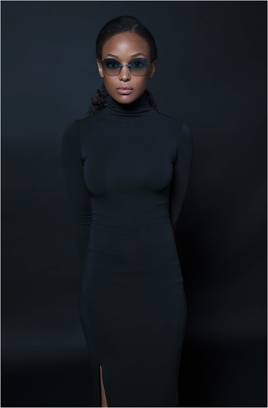 STYLE ARBITER
The Silhouette 8158 Titan Minimal Art sunglass sets style’s course with a barely there, oversized lens shape + on-point gradient lenses.