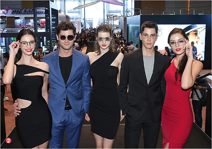 ➋ Models show off the latest styles at the Eyewear Parade.