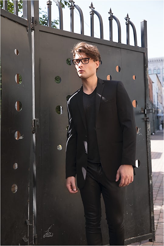 GRIT + GLORY
Ermenegildo Zegna style EZ5078 from 
Marcolin is a classic men’s rectangular frame featuring a 
combination of acetate, metal, and genuine wood, amped up and modernized with architectural cuts.