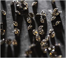 4. The Best Raw Materials.  
Safilo applies the same criteria of qualitative and aesthetic excellence to every product. This begins with a careful examination of the raw materials, which ultimately leads to a green light to production.