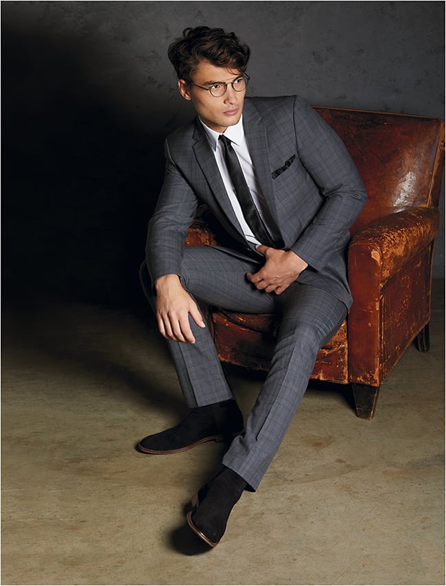 BAR CODE
The SAFILO Collection style Canalino 01 from Safilo is a supremely lightweight and ultra-thin stainless steel vintage round shape mixed with a modern browbar accent and distinctive rivets that contribute to the lightness and stability of the frame.