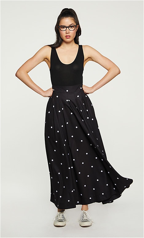 TREND #8 
DOT CALM 
Polka-dot patterns rise to the top this season, from frocks to specs, in a season that embraces black and white as a mantra. Here, the Valentino VA3031 from Luxottica deals a winning hand in a dark brown tortoise flat-cat acetate frame with the Valentino classic rhinestone studs as a punctuation point.