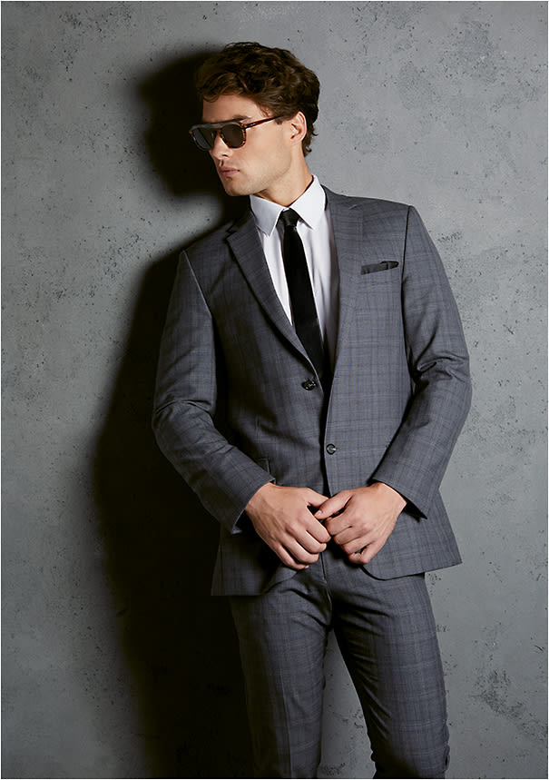 SWIZZLE
CALVIN KLEIN style CK4357S from Marchon, a head-turning sunglass with a throwback-meets-modern navigator shape updated with rich tortoise topped off with clear crystal in acetate.