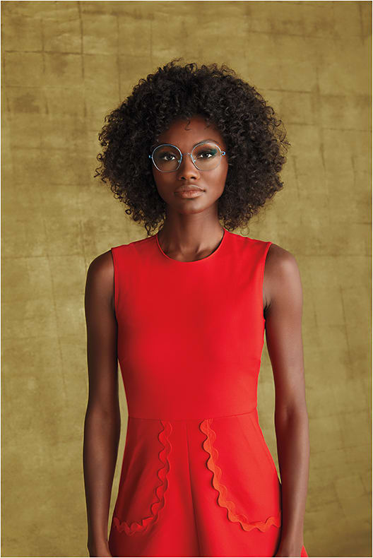 MINIMALISTIC IMPACT
The Lindberg Jane 53 is an Air Titanium rim style with a patented screwless hinge.