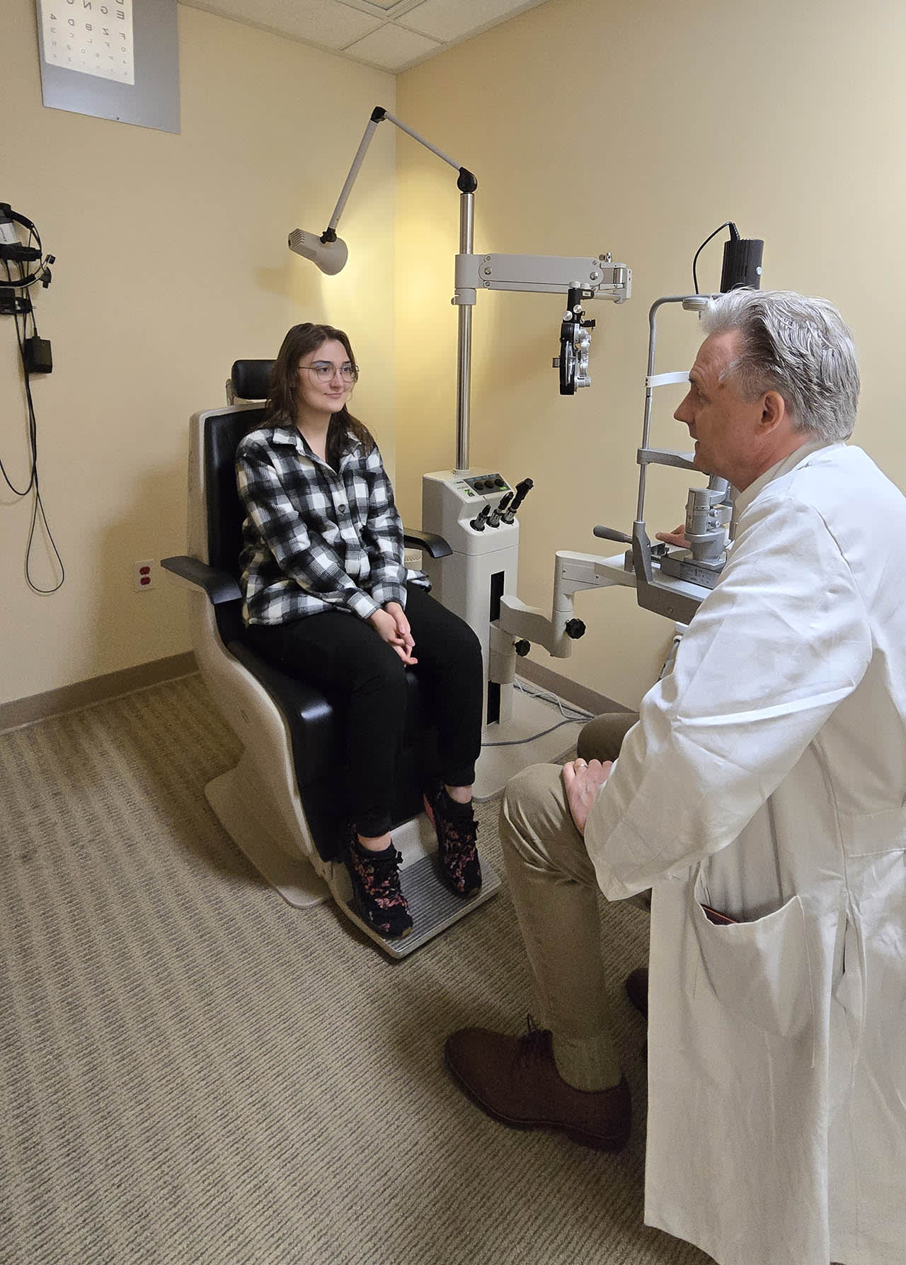Steven Swedberg, MD, educating a patient on using non-preservative artificial tears. Photo courtesy of Swedberg Eye Care