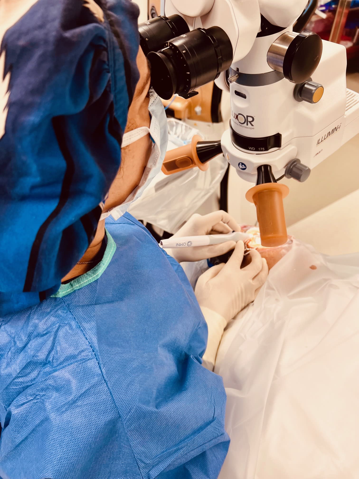 Dr. Vendal performing a MIGS procedure with the Omni Surgical System.