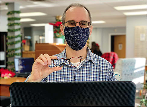 Optician Ken Kline presents a frame option during a virtual styling.
Photos courtesy of Dr. Jesslin Quint.