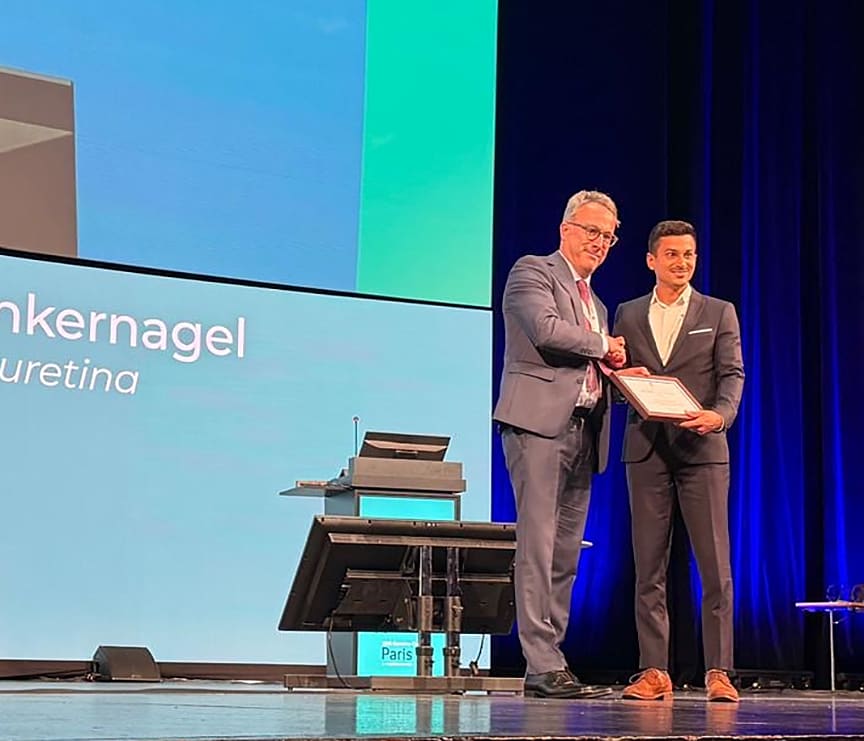 Legend: Martin S. Zinkernagel, MD, PhD, the general secretary of Euretina, presents the 2025 Ramin Tadayoni Award to Prithvi Ramtohul, MD.