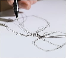 1. From the Design Lab…
It all begins in Safilo’s Product Design and Creation Department—in the
Design Labs across the globe. Designers deliver pure creative influence and outstanding innovation to develop new collections.