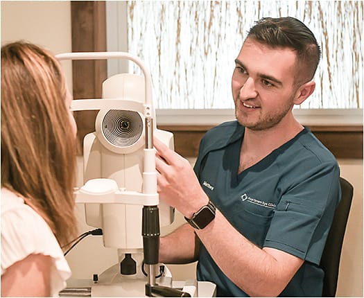 Matthew Necaise explaining the iTrace (Tracey Technologies) to a patient.