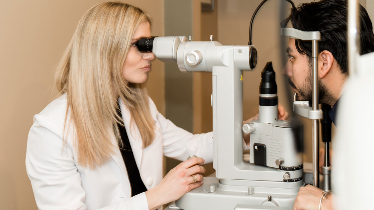 Dr. Yuna Rapoport examining a patient. Image courtesy: Yuna Rapoport, MD, MPH