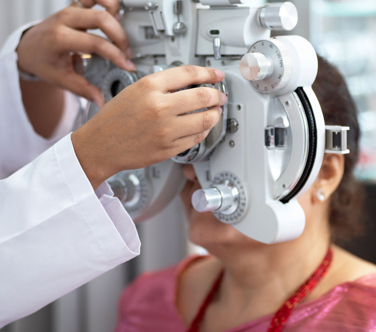 An optometrist can and should bill 92015 when faced with these 4 circumstances (AdobeStock/chomplearn_2001)