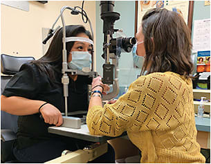 A slit lamp exam with vital dyes is an efficient first step.Photo courtesy of Dr. Koetting.