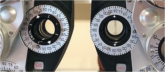 Figure 2. Auxiliary cylinder lens in the right eye piece.