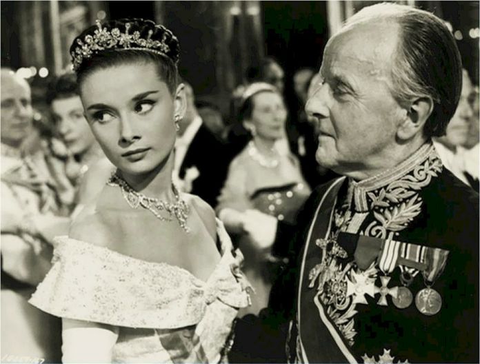 audrey-hepburn-519382_1920